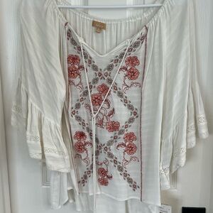 White and Red Embroidered Women's Top Medium NWT